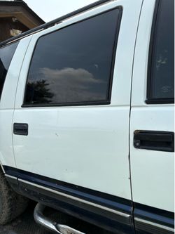 Passenger side rear door / 99 Chevy suburban