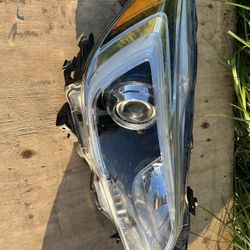 Passenger Headlight For Subaru Forester