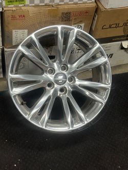 Chrysler 300 Rim Wheel 18 Inch Factory silver shining color 5 Lugs Bolt Pattern 115 mm only One Rim