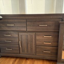 Chest With Mirror 