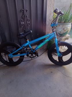 BMX BIKE FOR KIDS TIRES SIZE 18 Tony HAWK 
