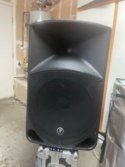 Mackie 15” Powered speakers 🔊