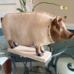 Folk art Farmhouse, pig sculpture excellent condition