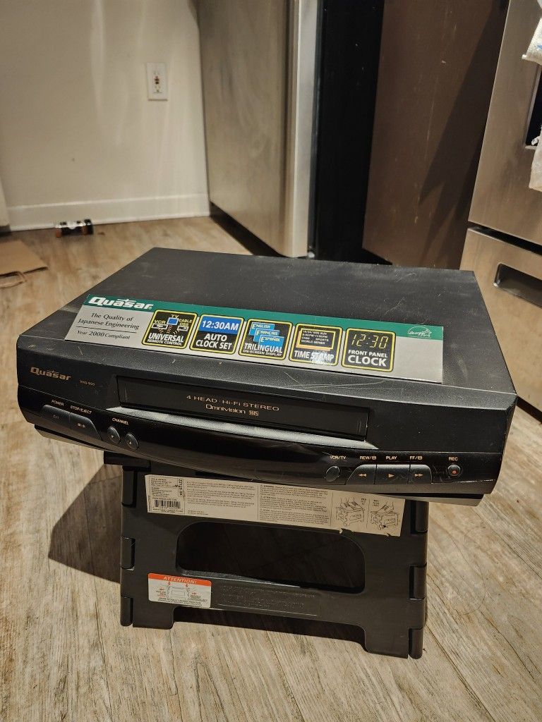 Quasar VHQ-950 VCR VHS Player Video Cassette Recorder OmniVision 4-Head - TESTED