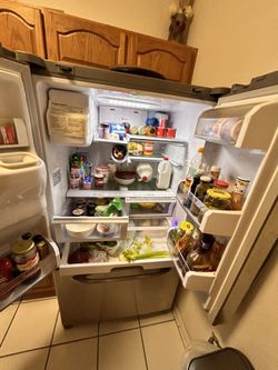 Refrigerator ✅🎈 $49  Need To Be Fixed 