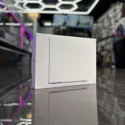 MacBook Air 13 Inch M4 Chip (Latest Model) Take It Home In Payments/ llévalo a casa en pagos 