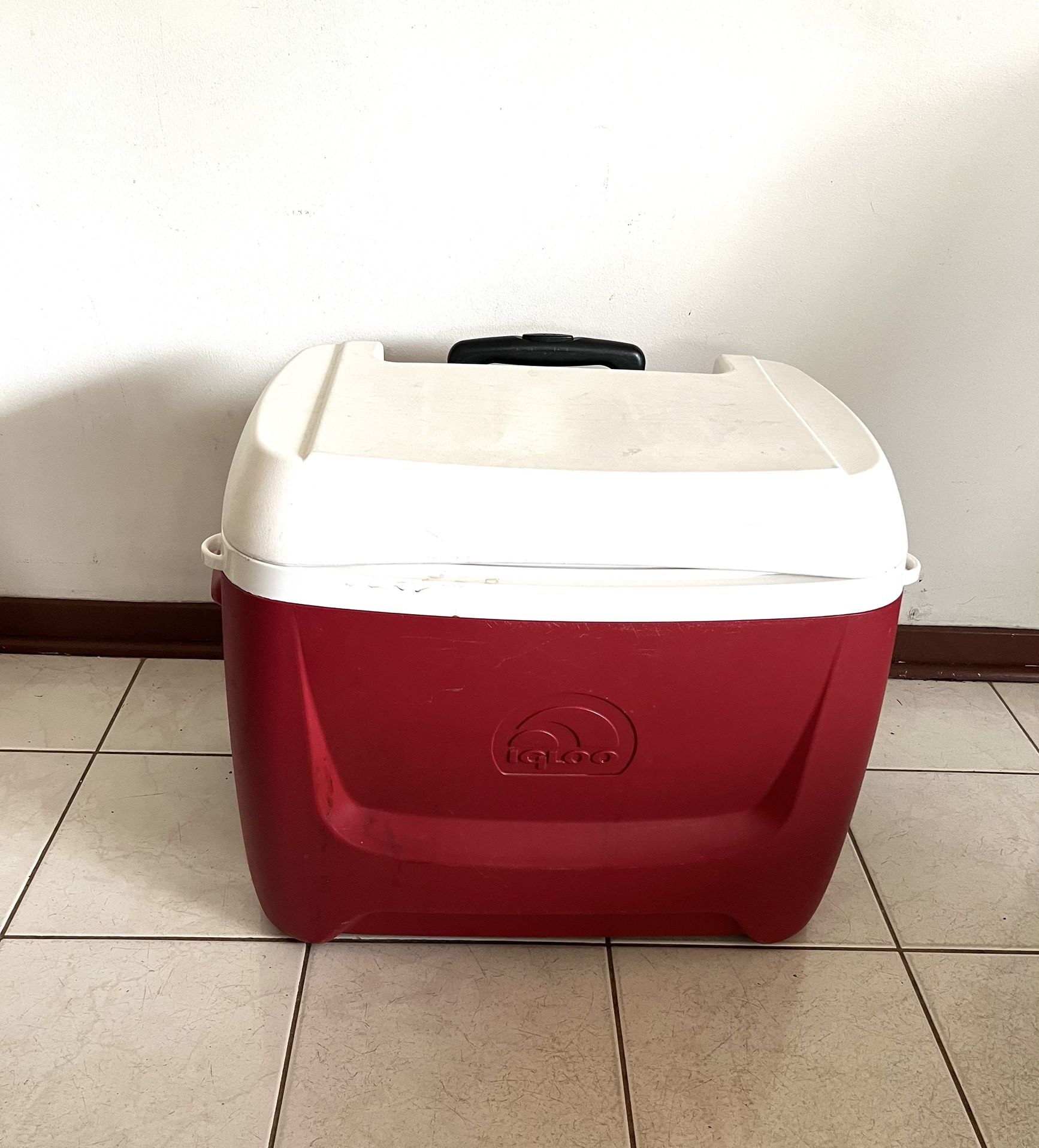 Igloo Jumbo Cooler With Wheels