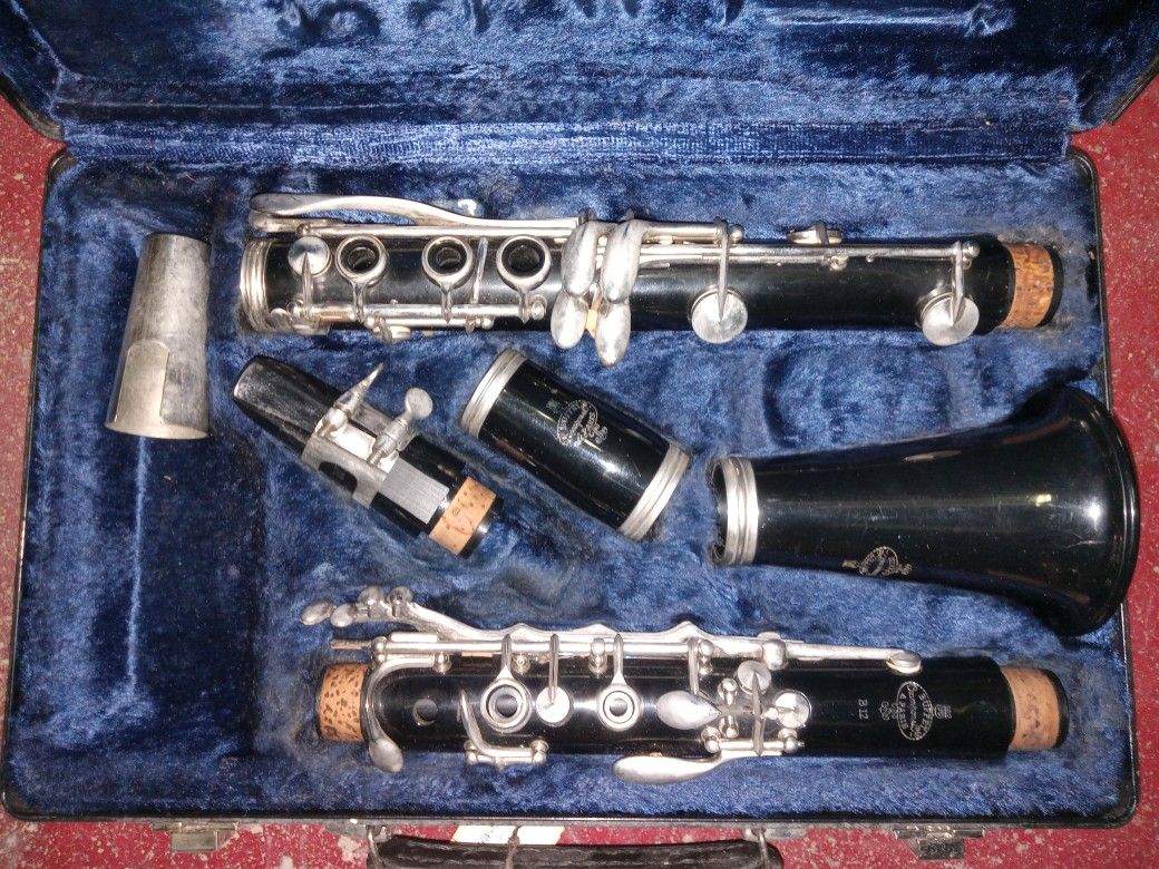 BUFFET CLARINET WITH CASE