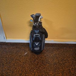 Callaway golf bag
Multiple clubs