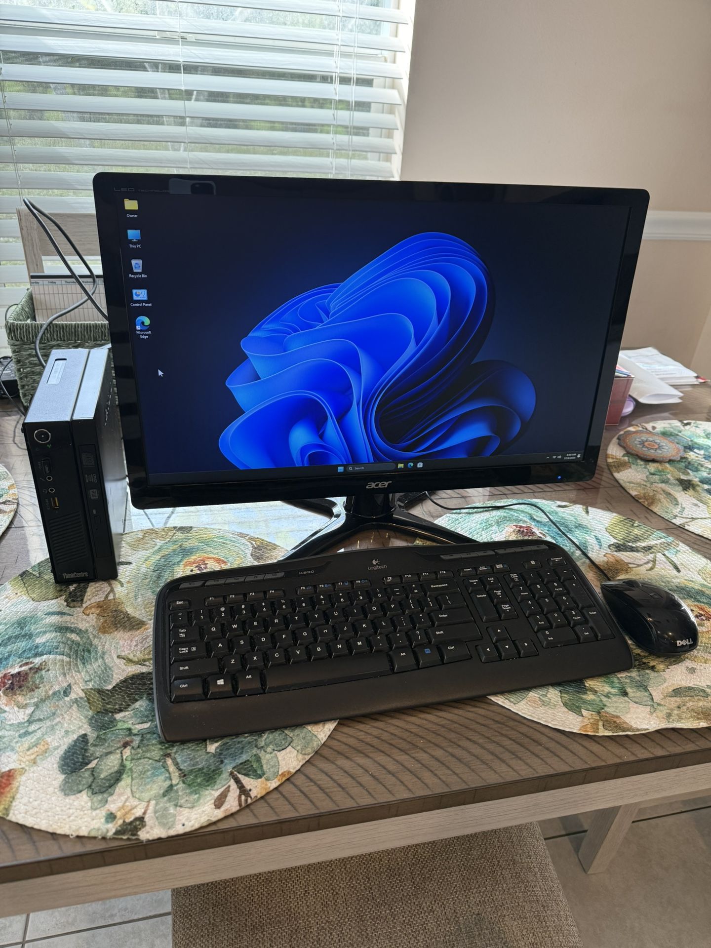 Lenovo thinkcentre computer with windows 11 Pro! 