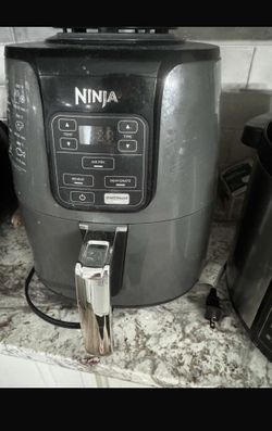Ninja air fryer in good condition (lightly used)