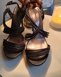 Black Strap Heels SIZE 7 1/12! Like New!