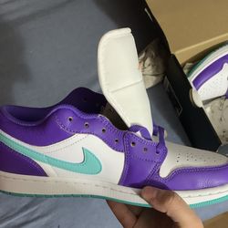 AIR JORDAN 1 LOW SE PSYGHIC PURPLE/HYPER JADE VIOLET PSYCHADELIQUE