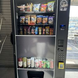 Futura Snack and Drink Combination Vending Machine
