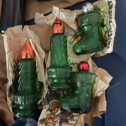 AVON VINTAGE CHRISTMAS SURPRISE 1oz CHARISMA COLOGNE BOTTLE Lot Of 4( H 3”-4”)