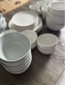 White dinnawear 32+ pieces