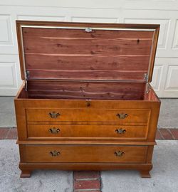 Vintage Solid Wood Lane Cedar Chest Pre-owned Good Condition,  Please Read The Description.
