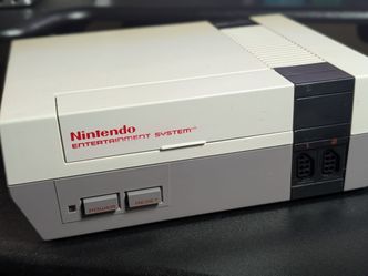 Nintendo NES + Zapper + Controllers + Games!