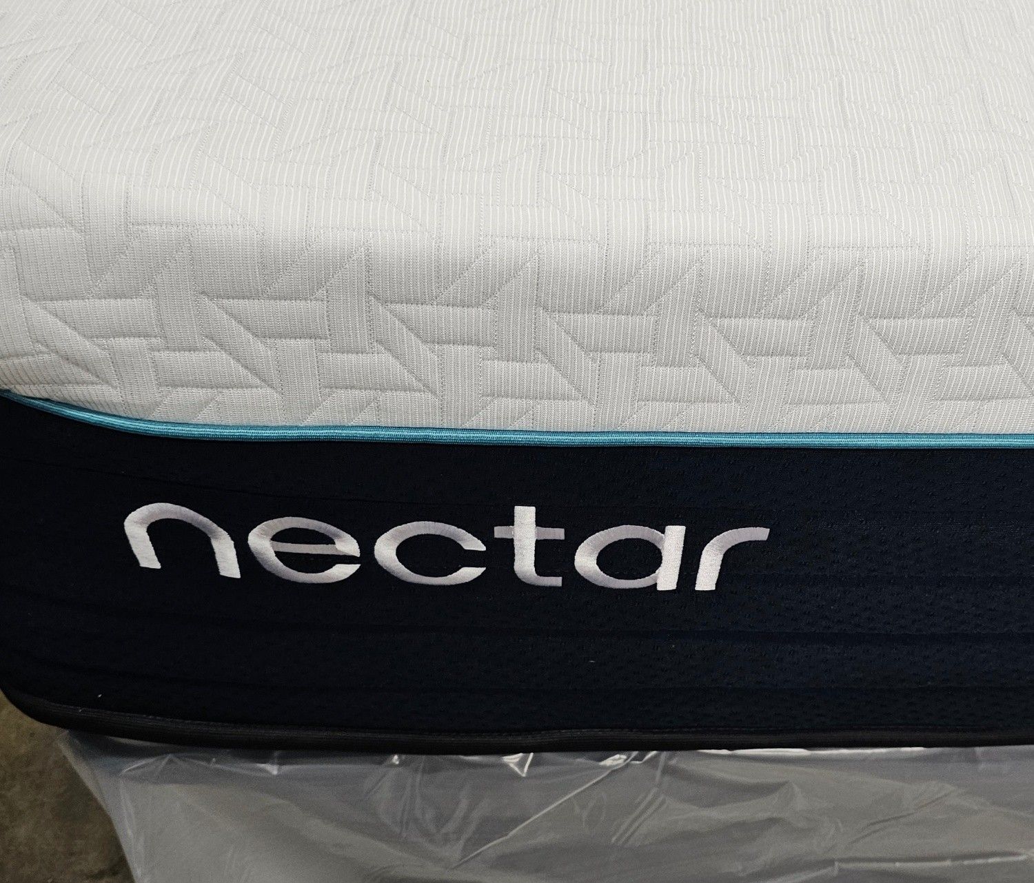 LIKE NEW! Nectar Premier Hybrid King Mattress - Delivery Available