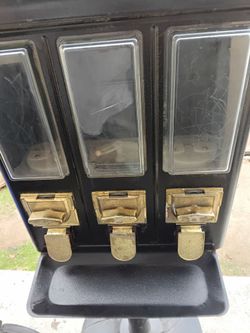 Very beautiful candy machine no issues with keys work perfect