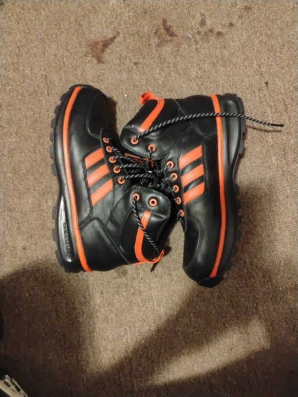 Mens Sz. 10 1/2 Adidas Boots