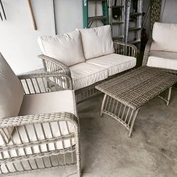 Like New Outdoor Patio Furniture Set 