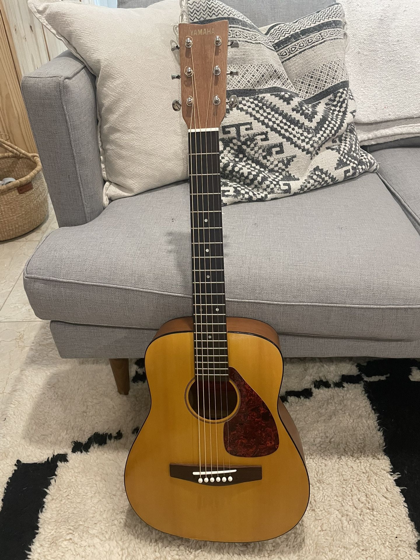 Yamaha FG- Junior JR-1