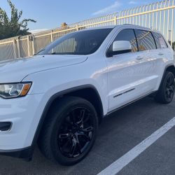 2018 Jeep Grand Cherokee Laredo Sport
