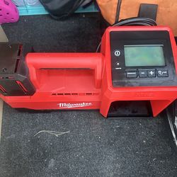 Milwaukee m18 inflator with 5.0 battery new