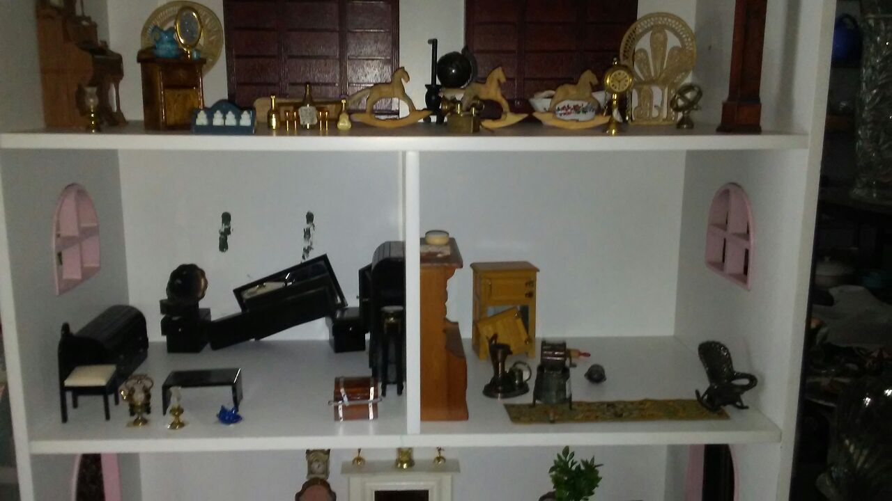 Doll house toys