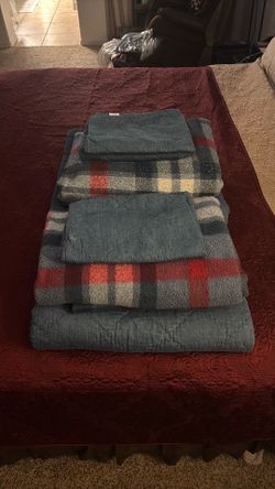 Pottery Barn Denim Comforter/Sham, Blanket