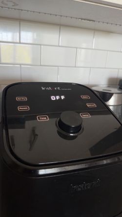 A nice 2 Quart instant Vortex mini Air fryer
