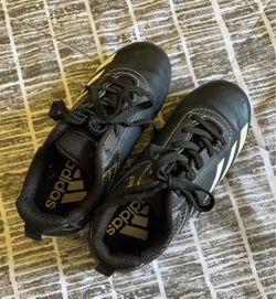 Adidas boys soccer shoes size 13