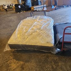 Helix Midnight Queen Mattress And Adjustable Base