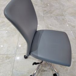 5 Brand New Chairs In Box 
