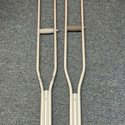 Adjustable crutches