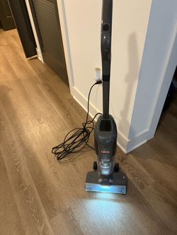 Hoover Corded Stick Vacuum w roller