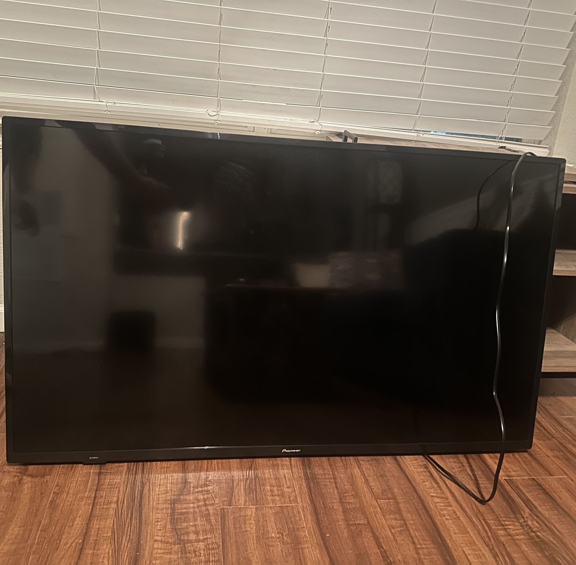 📺 Pioneer 50” Flat Screen TV – Great Condition, Works Perfectly