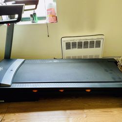 NordicTrack - C 700 Treadmill 2.75 chp - Black/Grey - $300 (Brooklyn)
