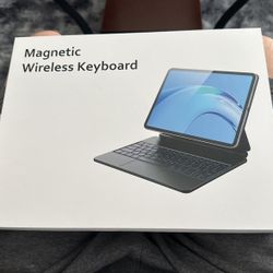 iPad Pro (12.9”) Magnetic Wireless Keyboard Case