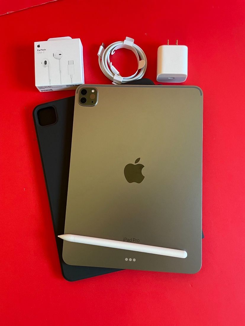 128GB Apple IPad Pro 11” 4th Generation (2022 Model / M2 chip ) with Keyboard, pen & Accessories (512GB $850)