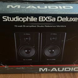 M-Audio BX5a Deluxe Studio Reference Monitors – Perfect for Your Home Studio!