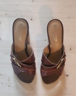 Naturalizer Tan Leather Sandals