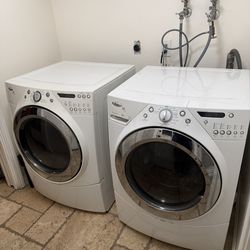 Whirlpool washer and gas dryer set