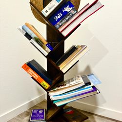 Modern Tree Bookshelf / Book Tower