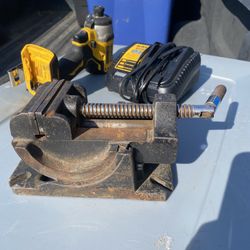 CAST IRON SWIVEL BASE VISE