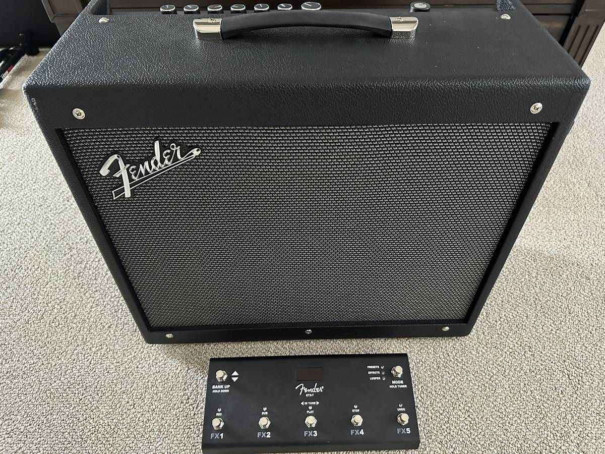 Fender Mustang GTX100 Guitar Amp and 7 Button Footswitch,