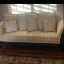 Victorian Style Sofa And Loveseat In Great Condition