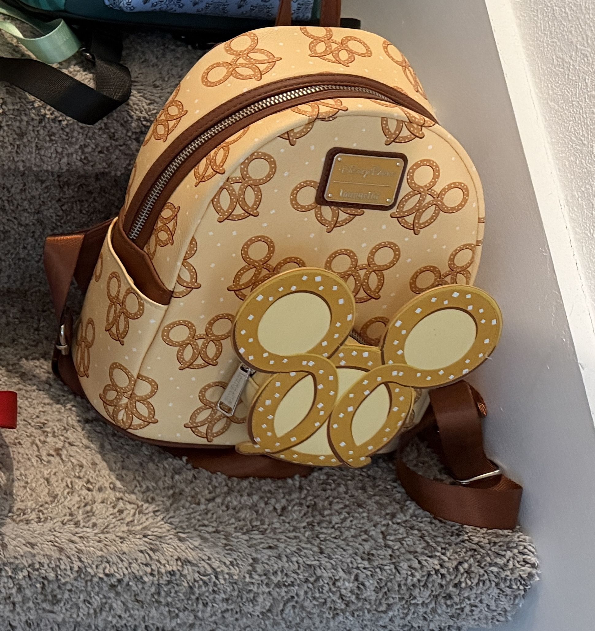 Mickey Pretzel Loungefly