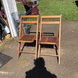 Set Of 2 Vintage Wooden Foldable Chairs.